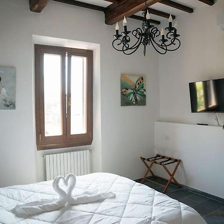 Апартаменты Casa Del Borgo Antico Поджибонси Экстерьер фото